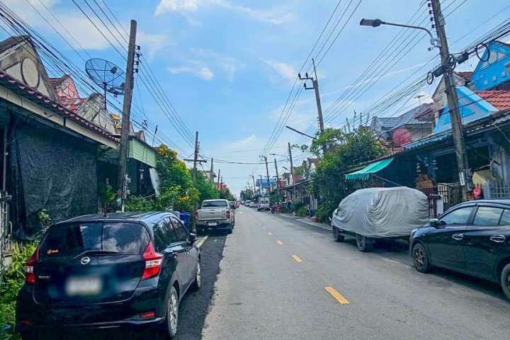 หมู่บ้าน ปรเมษท์